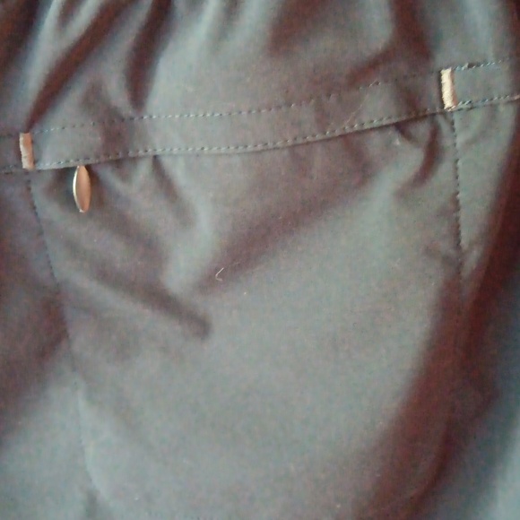 Eddie Bauer, slate, elastic waist skort, like new, Size L - Picture 6 of 7